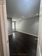 52 Commuter Dr in Brampton, ON - Building Photo - Building Photo