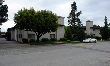 Red Branch Apartments in Los Gatos, CA - Building Photo - Building Photo