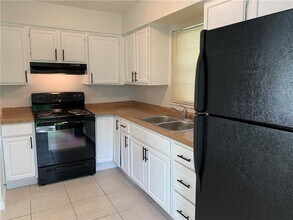 4009 E Bird St-Unit -B in Tampa, FL - Building Photo - Building Photo