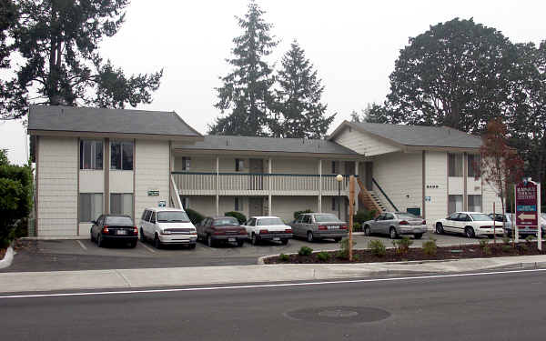 Rainier Terrace Apartments in Tacoma, WA - Building Photo