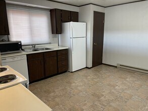 704 Miller Ct, Unit C in Rawlins, WY - Building Photo - Building Photo