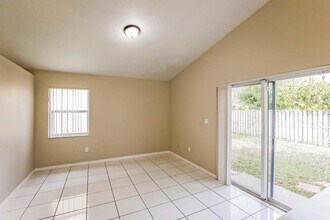1365 SW 106th Ave in Pembroke Pines, FL - Building Photo - Building Photo