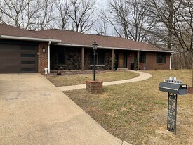 33 Estates View Dr in Fairview Heights, IL - Building Photo