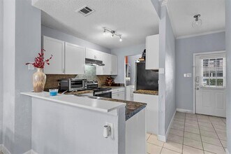633 Carriagehouse Ln in Garland, TX - Foto de edificio - Building Photo