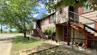 10612 County Road 1020, Unit Apt. B2 in Burleson, TX - Building Photo