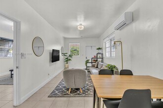 709 SW 7th Ave in Hallandale Beach, FL - Building Photo - Building Photo