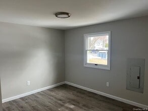 87 Ferndale Ave in Selden, NY - Building Photo - Building Photo