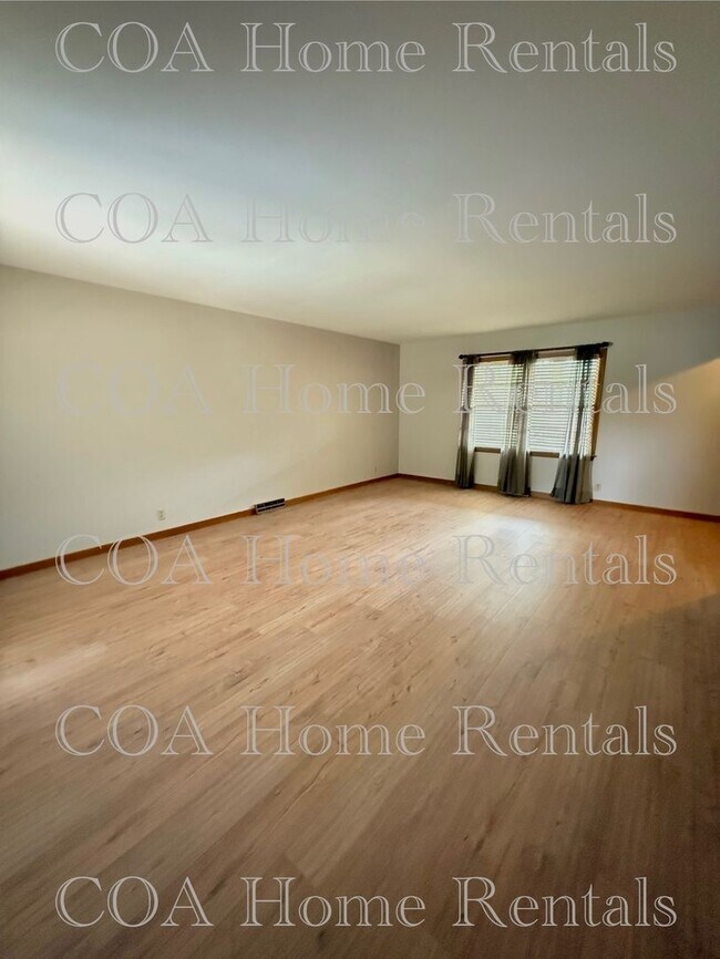 104 S Oakwood St in Wichita, KS - Building Photo - Building Photo