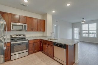 Legacy Ranch at Dessau East in Pflugerville, TX - Foto de edificio - Building Photo