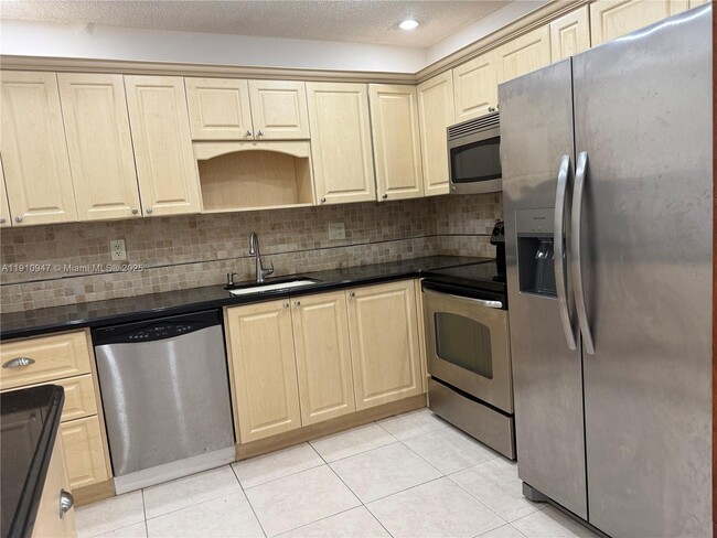 12810 SW 43rd Dr in Miami, FL - Building Photo - Building Photo