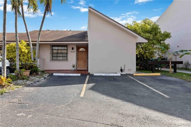 12241 SW 24th Terrace in Miami, FL - Building Photo - Building Photo