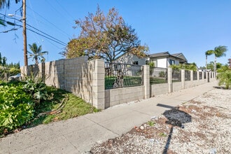 7911 Fulton Ave in North Hollywood, CA - Foto de edificio - Building Photo