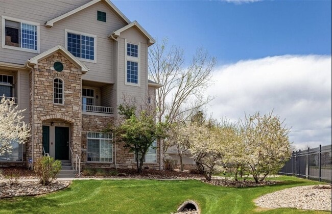 9530 E Florida Ave, Unit 2001 in Denver, CO - Foto de edificio - Building Photo