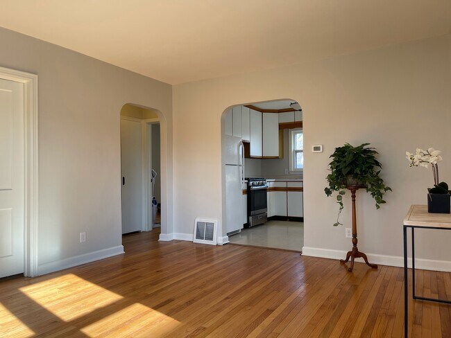 property at 1905 E Dayton St