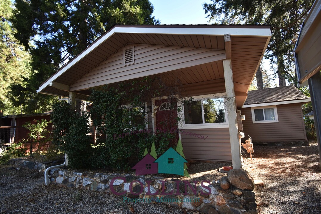 10391 Carey Dr in Grass Valley, CA - Foto de edificio