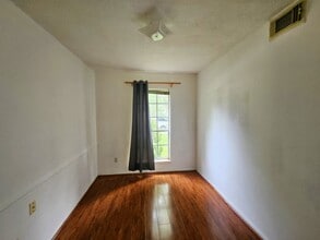 9318 Neff St in Houston, TX - Foto de edificio - Building Photo