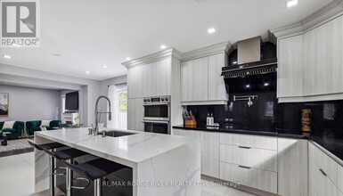 1010 Langford St in Oshawa, ON - Building Photo - Building Photo
