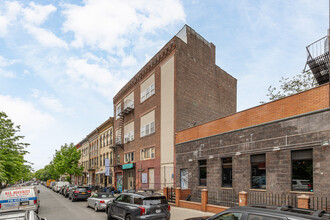 265 Stanhope St in Brooklyn, NY - Foto de edificio - Building Photo