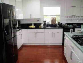 5148 Paradise Dr in Corte Madera, CA - Building Photo - Building Photo