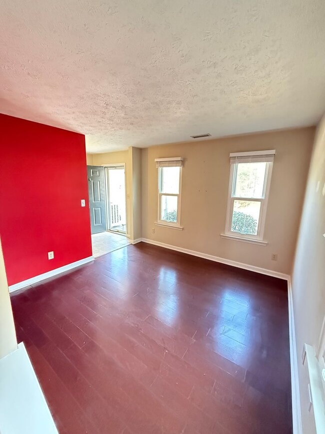 3944 Longhill Station Rd in Williamsburg, VA - Foto de edificio - Building Photo