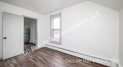 123 N West St in Wheaton, IL - Building Photo - Building Photo