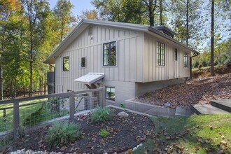 8885 Bay Dr in Gainesville, GA - Building Photo - Building Photo