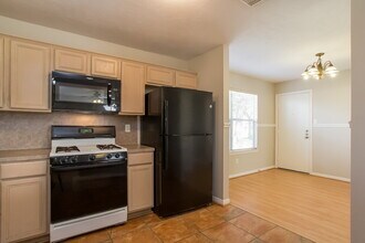 7930 Greens Rd in Humble, TX - Building Photo - Building Photo