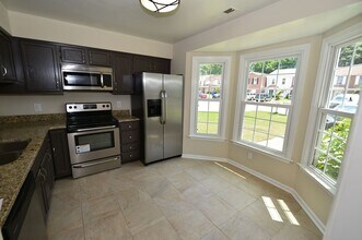 451 Wayman Ln in Virginia Beach, VA - Foto de edificio - Building Photo