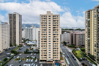 Lakeside West in Honolulu, HI - Building Photo - Building Photo