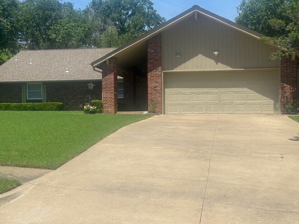 5715 E 62nd Pl in Tulsa, OK - Building Photo