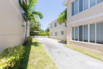 2882 S Le Jeune Rd in Coral Gables, FL - Building Photo - Building Photo