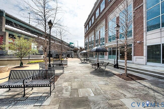 301 Virginia St in Richmond, VA - Foto de edificio - Building Photo