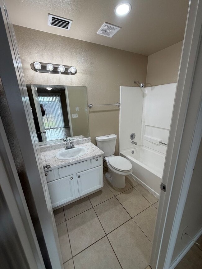 1417 Harris Ct in Fowler, CA - Building Photo - Building Photo