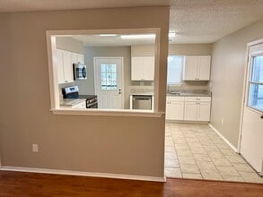 6475 Yorkshire Rd in Horn Lake, MS - Building Photo - Building Photo