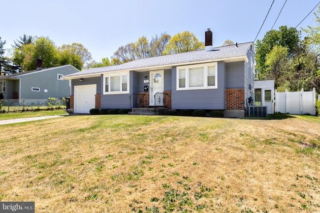 912 Aston Martin Dr in Lindenwold, NJ - Building Photo - Building Photo