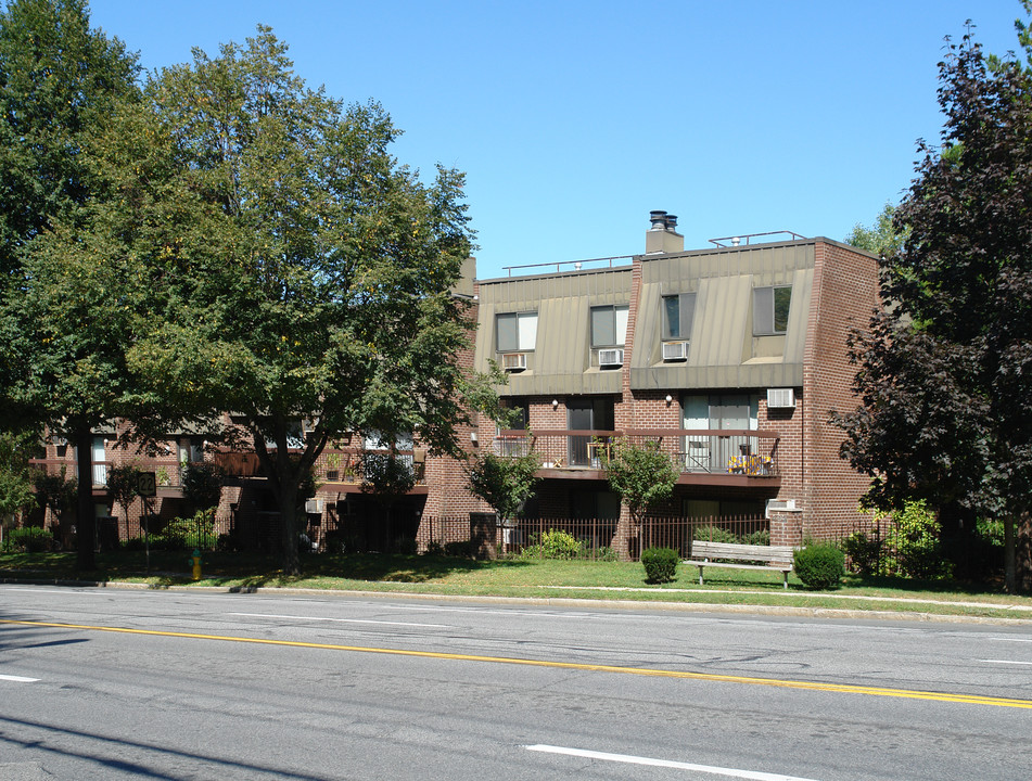 492 Broadway in White Plains, NY - Foto de edificio