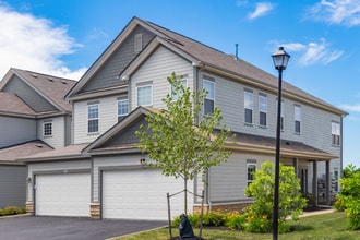 5900 Bluestone Wy in Lewis Center, OH - Foto de edificio - Building Photo