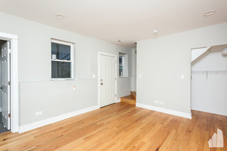 2437 N Ashland Ave, Unit CH in Chicago, IL - Building Photo - Building Photo