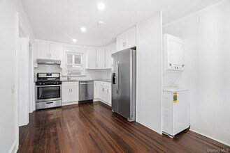 76 N Kensico Ave in White Plains, NY - Building Photo - Building Photo