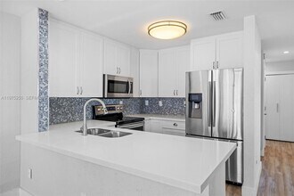 20900 Leeward Ct in Miami, FL - Building Photo - Building Photo