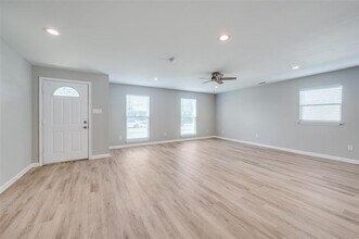 5625 Terry St in The Colony, TX - Building Photo - Building Photo