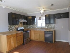 2513 W Walker St in Denison, TX - Building Photo - Building Photo