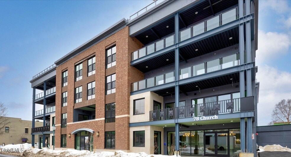 78 Church St, Unit 502 in Saratoga Springs, NY - Foto de edificio