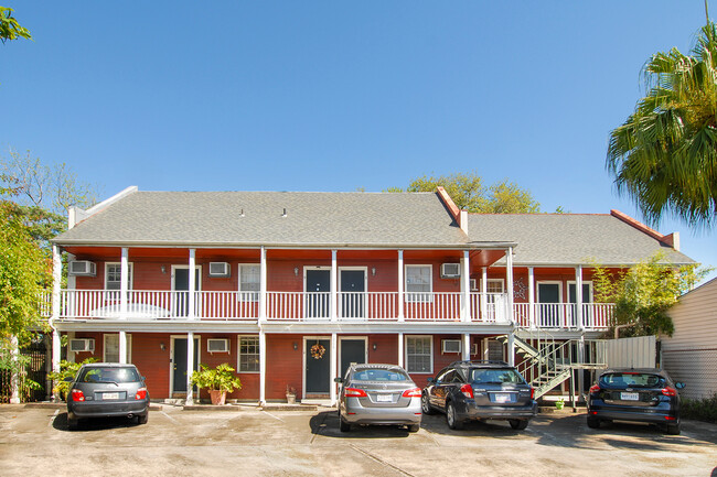 1713 Burgundy St in New Orleans, LA - Building Photo - Building Photo