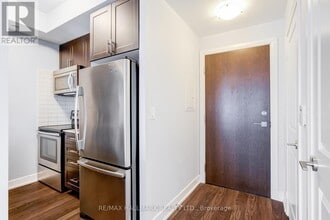 2 Eva Rd in Toronto, ON - Building Photo - Building Photo