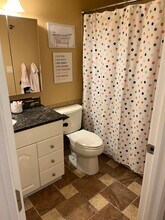 102 W Canyon View Dr in Longview, WA - Building Photo - Building Photo