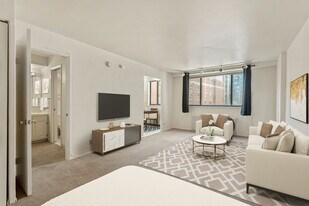 1420 N St NW, Unit 513 in Washington, DC - Building Photo
