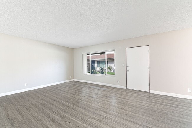 147 S Magnolia Ave in Anaheim, CA - Foto de edificio - Building Photo