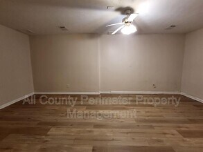 556 Creekstone Dr in Jonesboro, GA - Foto de edificio - Building Photo