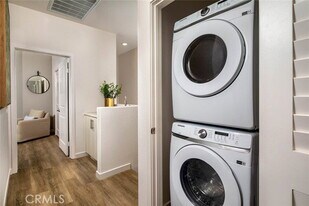 1544 W Nicole Wy in Los Angeles, CA - Building Photo